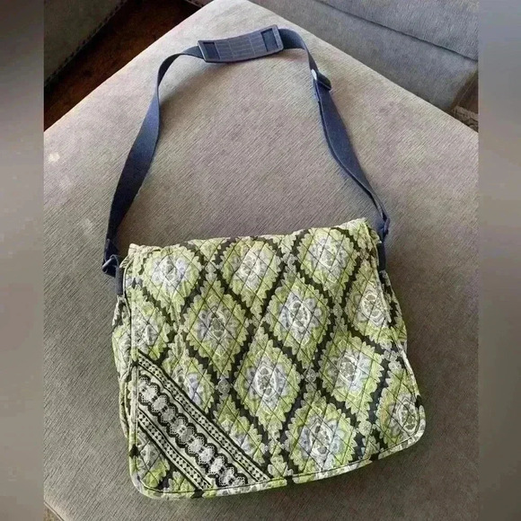 Vera Bradley messenger bag - Picture 1 of 7